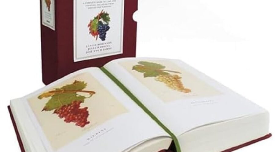 Wine Grapes: A Complete Guide to 1,368 Vine Varieties, Including Their Origins and Flavours―A James Beard Award Winner