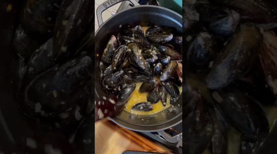 Better-than-restaurant white wine steamed mussels