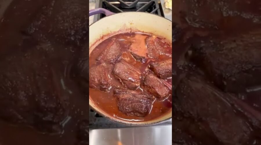 Red Wine Braised Short Ribs #shorts #braisedshortribs #redwinebraisedshortribs